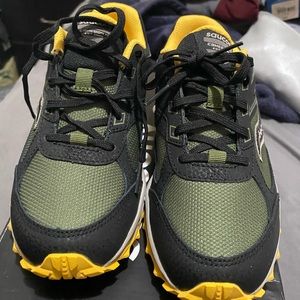 Boys Saucony shoes size 3.5 Wide